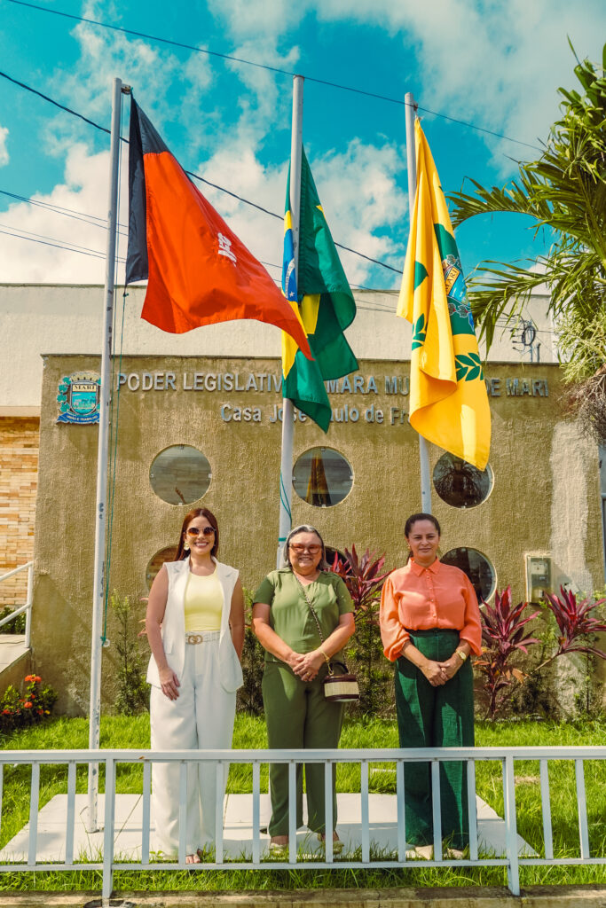 Hasteamento das bandeiras na Câmara de Mari celebra os valores de cidadania, liberdade e amor à pátria